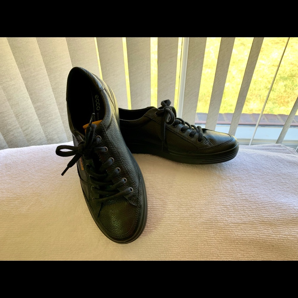 Ecco black sneakers men’s size 9–women’s size 11. Like new.